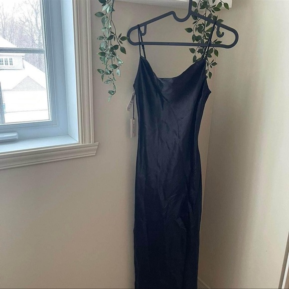 Aritzia Babaton Model Maxi Dress
Size: XXS - Picture 2 of 7